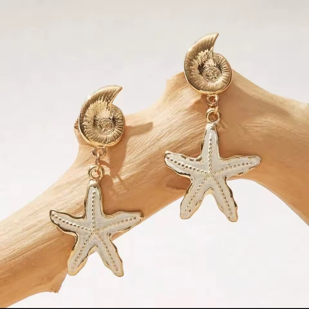 Starfish Earrings  Gold and Cream - Picture 5 of 6